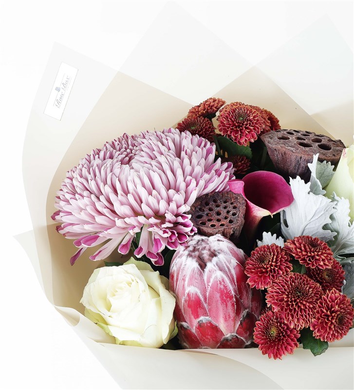 Coral - Protea Anastasya Gala Ve Lotus Çiçek Buketi