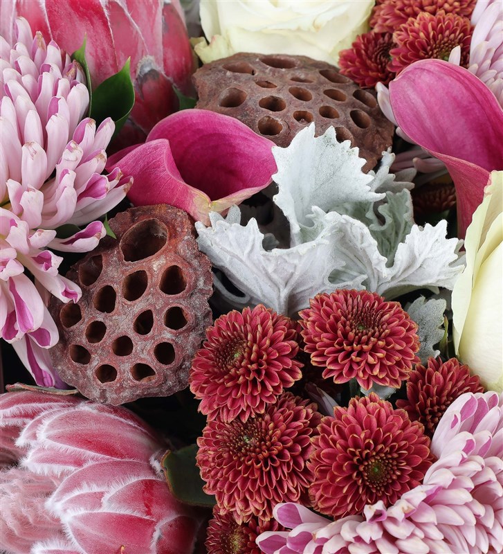 Coral L - Protea Anastasya Gala Ve Lotus Çiçek Buketi