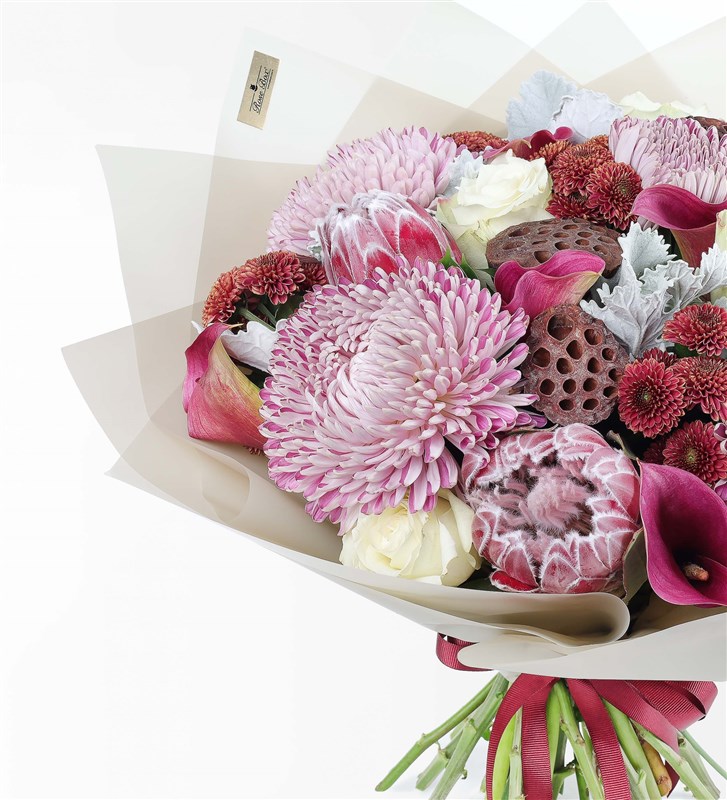 Coral Xl - Protea Anastasya Gala Ve Lotus Çiçek Buketi