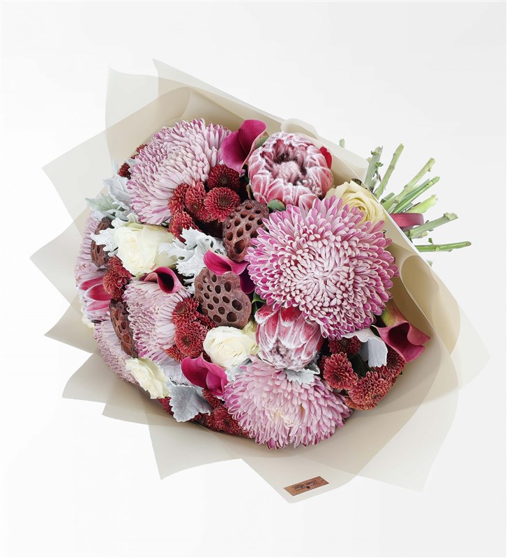 Coral Xl - Protea Anastasya Gala Ve Lotus Çiçek Buketi