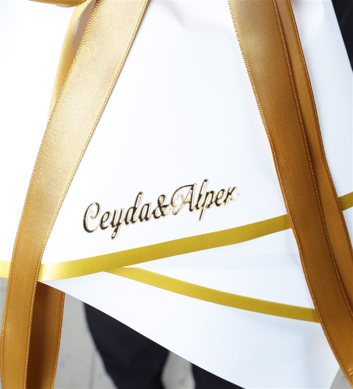 Beyaz Lilyum İsteme Çiçeği Buketi - Pleksi Gold İsimli