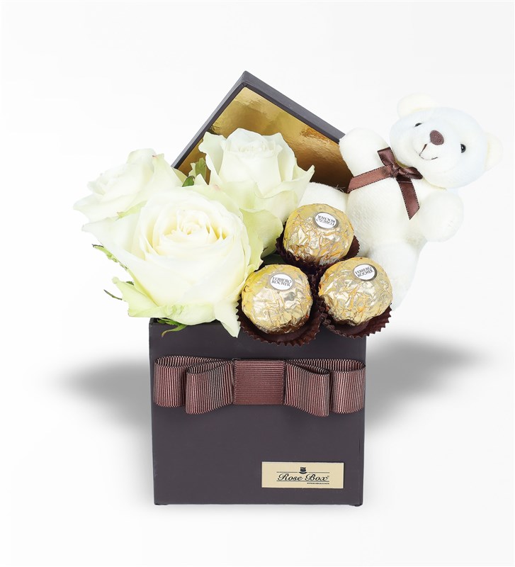 Kahve Kutuda, 3 Beyaz Gül, Ayıcık, Rocher Çikolatalı Set