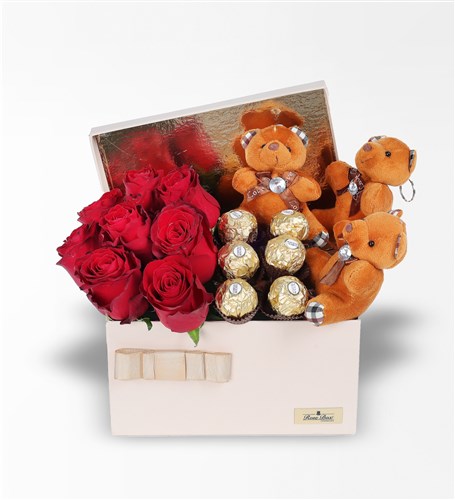 XL Bej Kutuda, 7-8 Kırmızı Gül, 3 Ayıcık, Rocher Çikolatalı Set