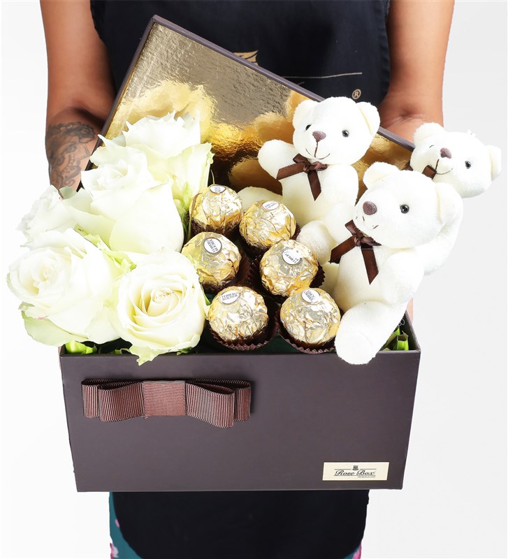 XL Kahve Kutuda, 7-8 Beyaz Gül, 3 Ayıcık, Rocher Çikolatalı Set