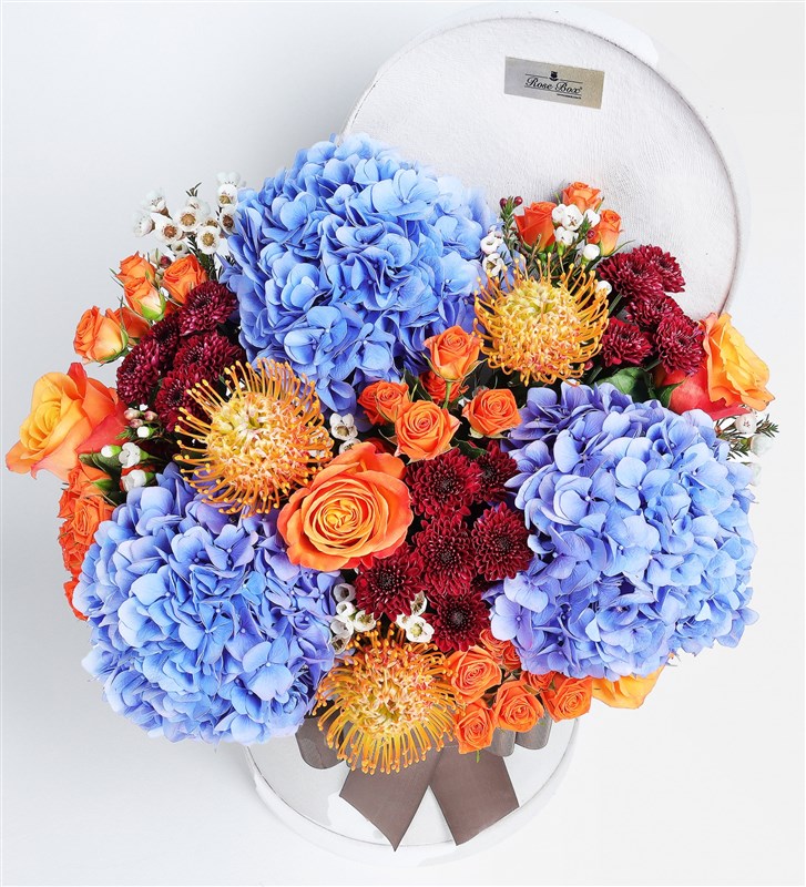 Wild Bloom XL In Box - Büyük Boy Kutuda Mavi Ortanca, Lecuspermum, Turuncu Ekvator Gülleri, Galaksi Lale ve Prupetta Red Santini