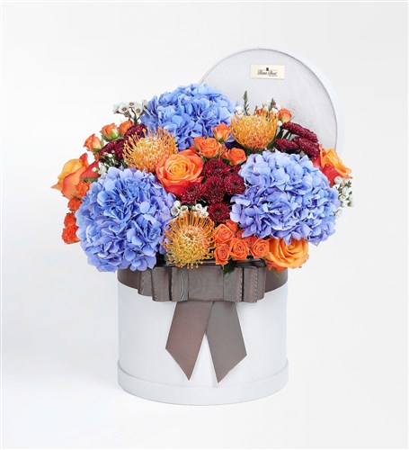 Wild Bloom XL In Box - Büyük Boy Kutuda Mavi Ortanca, Lecuspermum, Turuncu Ekvator Gülleri, Galaksi Lale ve Prupetta Red Santini