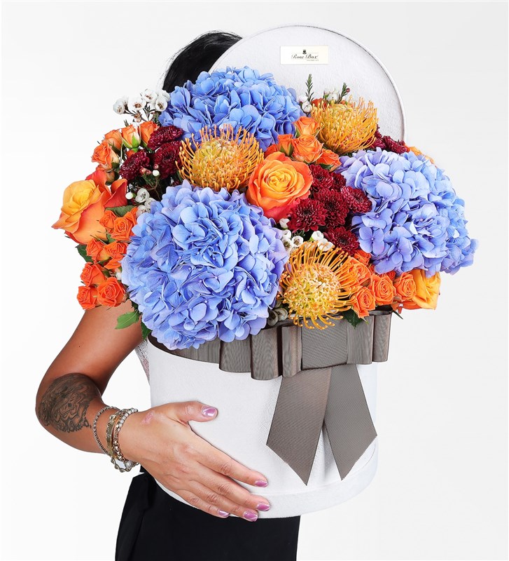 Wild Bloom XL In Box - Büyük Boy Kutuda Mavi Ortanca, Lecuspermum, Turuncu Ekvator Gülleri, Galaksi Lale ve Prupetta Red Santini