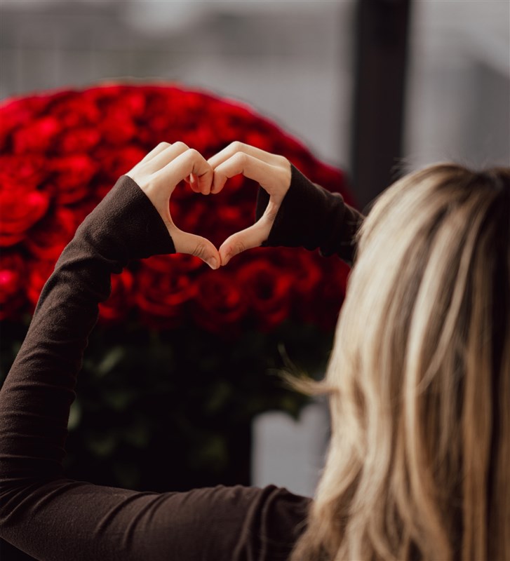 A Great Love - Dev Kadife Kutuda 1 Metrelik Kırmızı Gül Aranjmanı