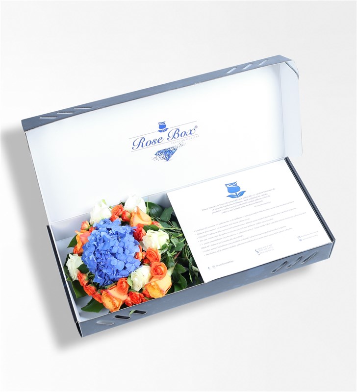 Sapphire - Mavi Ortanca Ve Turuncu Beyaz Güller