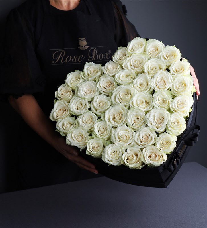Mon Amor White Moyenne - Orta Boy Kalpli Kutuda Beyaz Güller