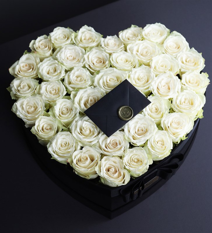 Mon Amor White Moyenne - Orta Boy Kalpli Kutuda Beyaz Güller