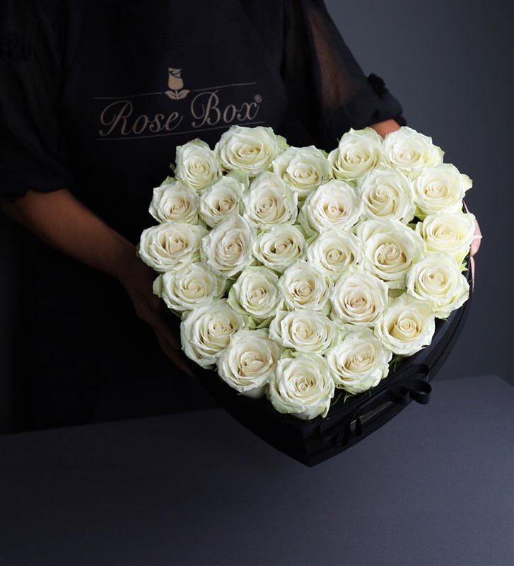 Mon Amor White Petit - Küçük Boy Kalpli Kutuda Beyaz Güller